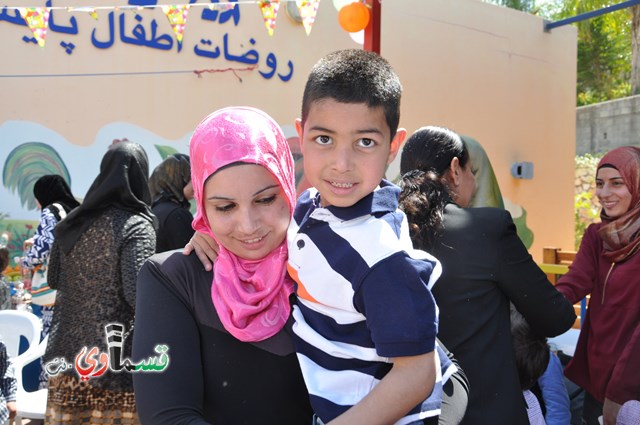 كفرقاسم – فيديو: بساتين الامل, السلام , والمحبة تحتفل بعيد الام على انغام عمو انس وجوقته ..